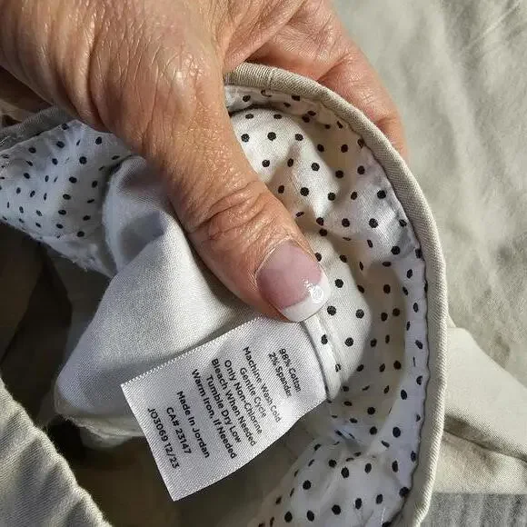 Talbots Beige Capri Pants with Button Detail Size 14P - Picture 5 of 9